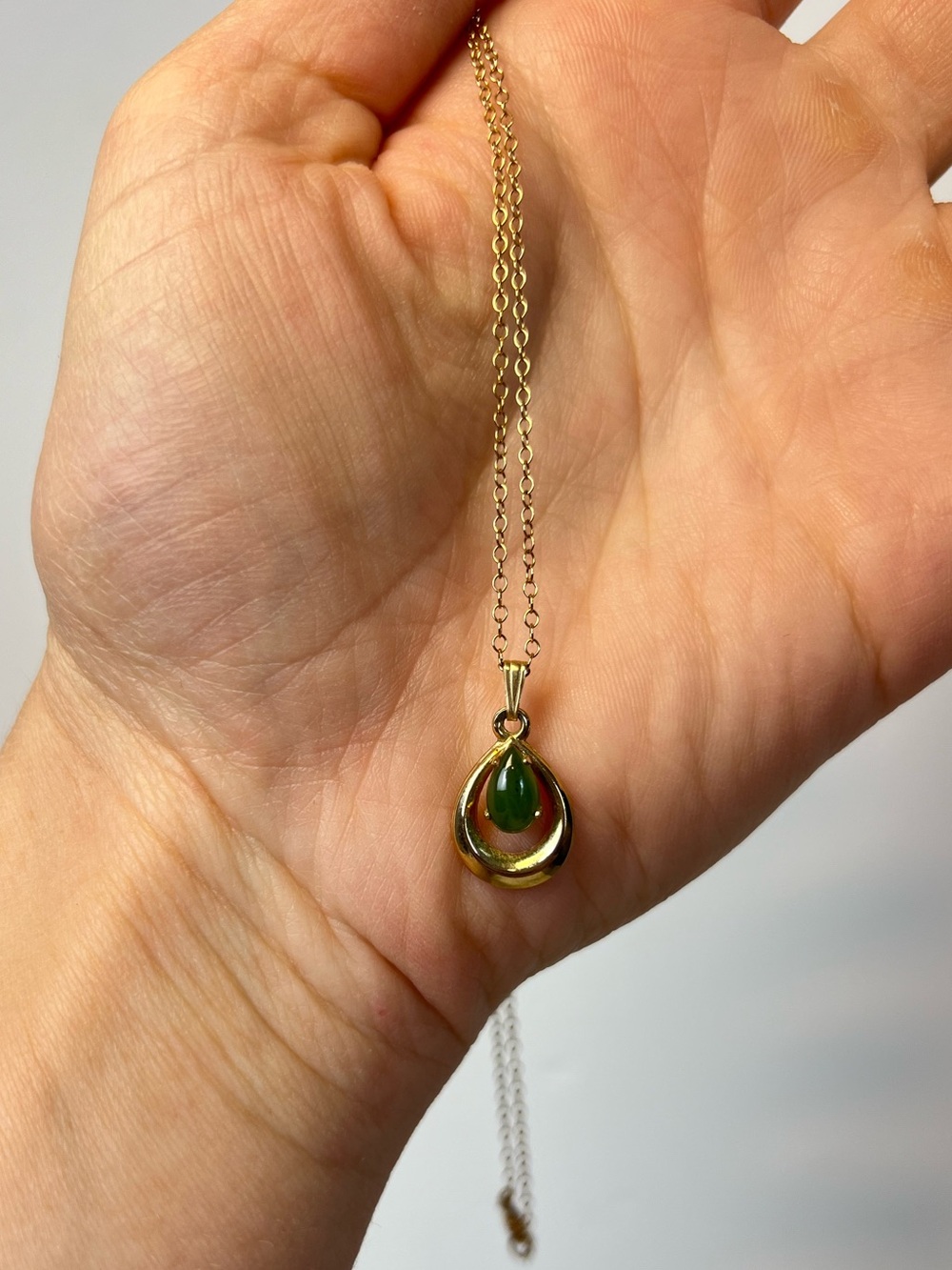 Vintage 12K Gold Filled Green Teardrop Pendant Necklace